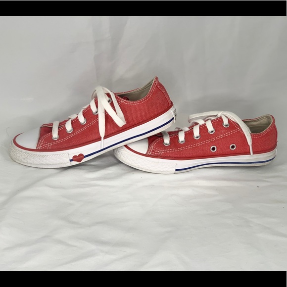 Chuck Taylor All-Star- "Love your feet" - Youth Size 1 - Picture 6 of 8
